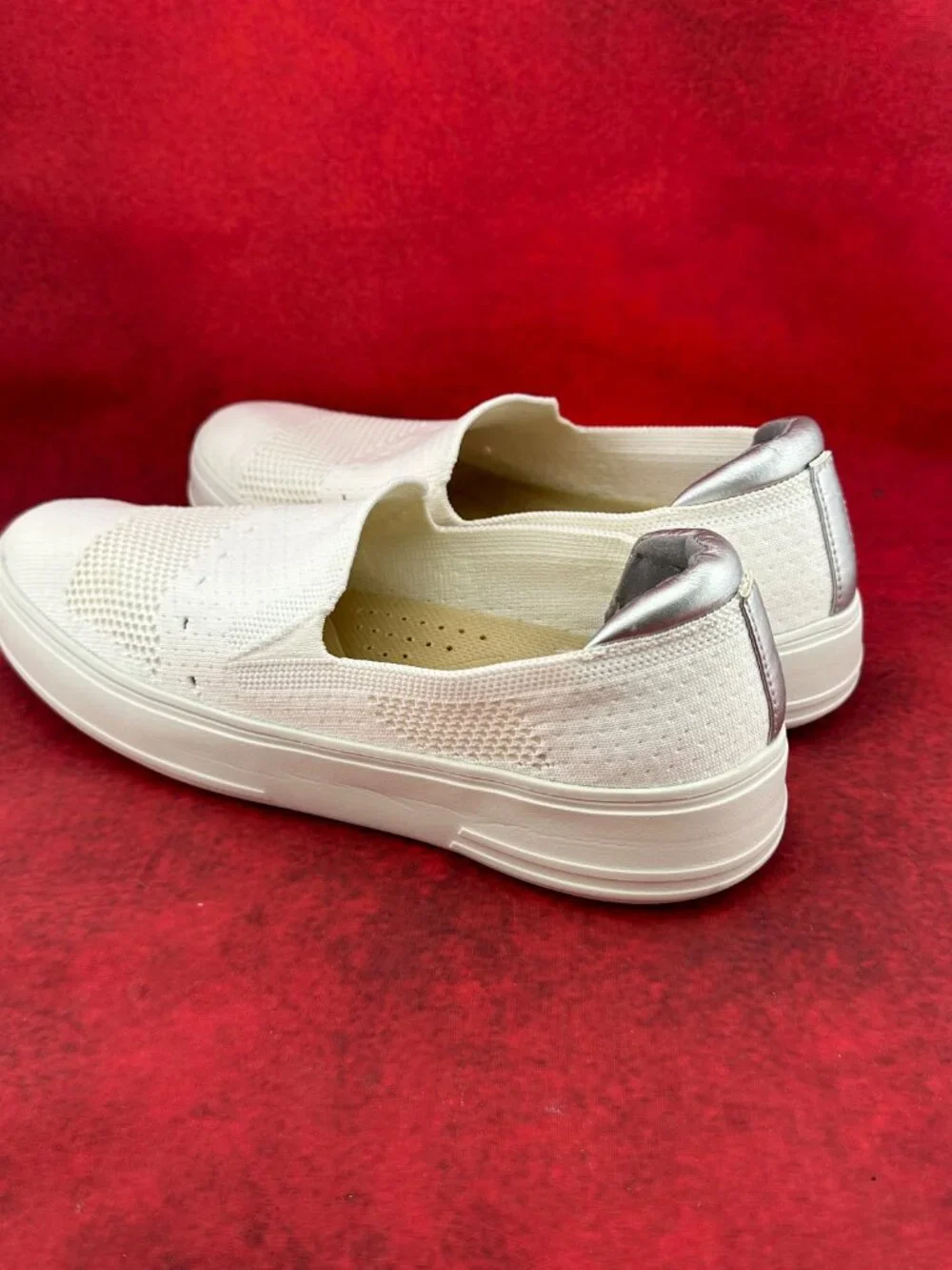 DEARFOAMS COMFORT SOPHIE SLIP-ON STRETCH WOMEN'S SNEAKER  WHITE SIZE 10.5